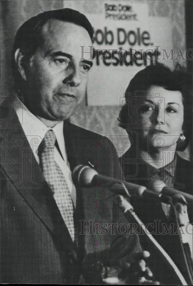 1979 Press Photo Presidential Candidate Robert Dole with Wife - ata06643- Historic Images