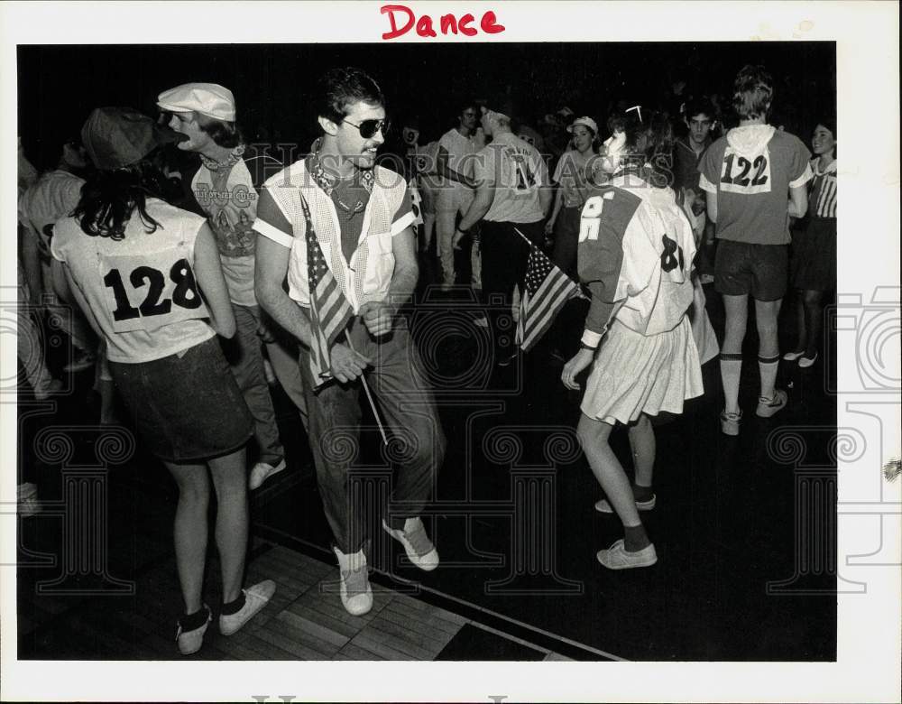 1985 Press Photo Gary Pellini and Karen Windhorst at Dance Marathon in Stamford- Historic Images