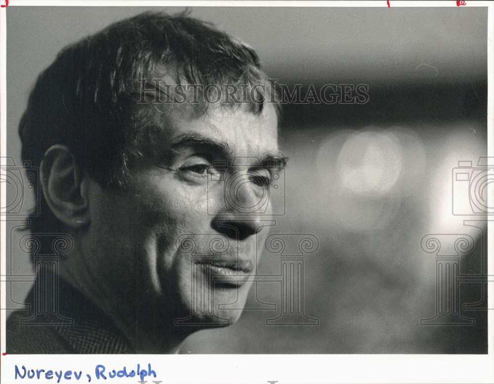 1988 Press Photo Ballet Dancer Rudolph Nureyev at Stamford Press Conference- Historic Images
