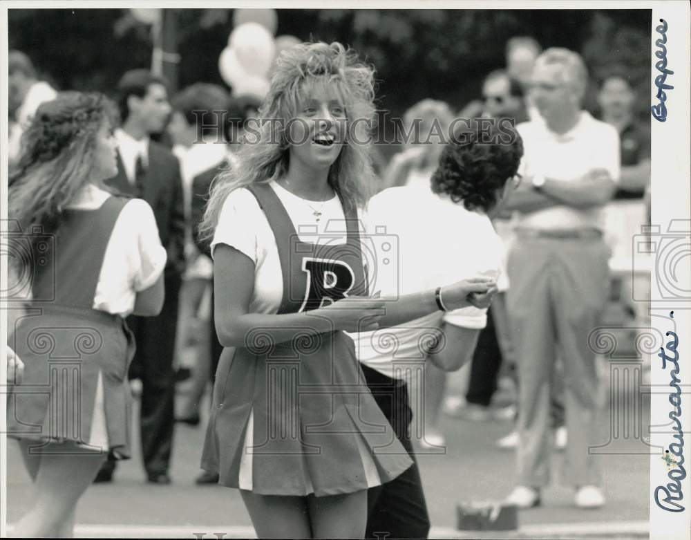 1989 Press Photo Susan Wanosky dances at Party in Veteran&#39;s Park, Stamford- Historic Images