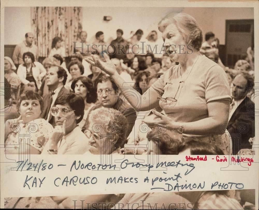 1980 Press Photo Kay Caruso speaks at Noroton Group Meeting in Stamford- Historic Images