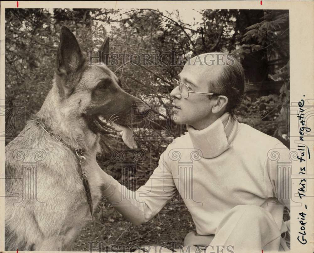 1980 Press Photo N. Carter Volz with German Shepherd Dog - ctaa21489- Historic Images