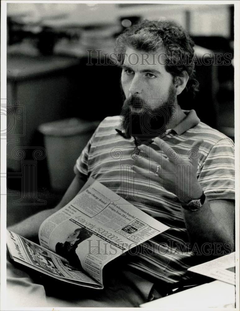 Press Photo Mr. Flynn with Newspaper - ctaa21829- Historic Images