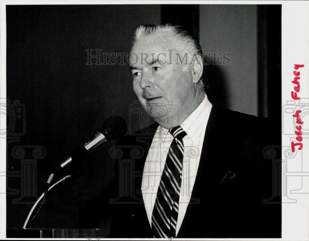 1987 Press Photo Joseph F. Fahey speaks at McKinney Memorial Awards, Stamford- Historic Images