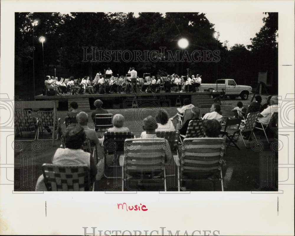 1983 Press Photo Darien Community Band at Weed Beach Bandstand in Darien- Historic Images