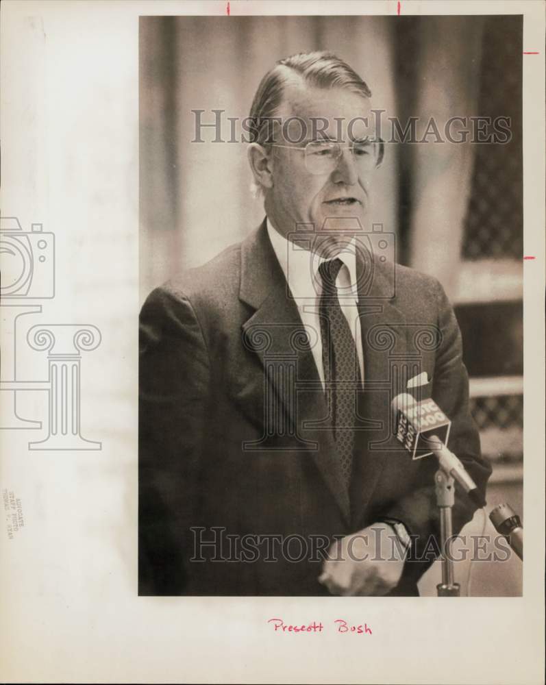 1981 Press Photo Prescott Bush, Jr. campaigns at Glenbrook Community Center- Historic Images