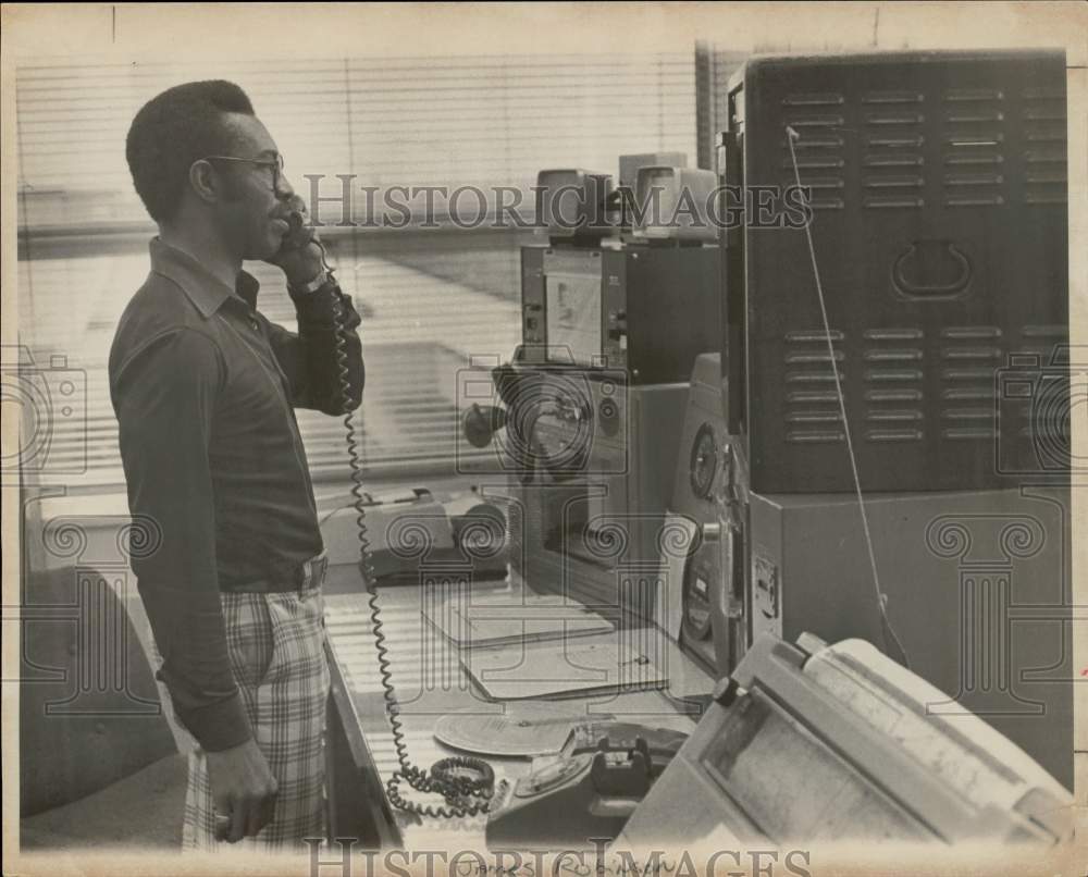 1979 Press Photo James Robinson with Electronic Equipment - ctaa31979- Historic Images