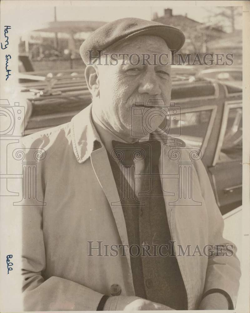 1979 Press Photo Harry Smith in Parking Lot - ctaa32871- Historic Images