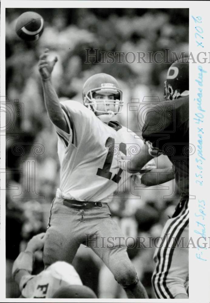 Press Photo Football Player Passing Ball at Game - ctaa45155- Historic Images