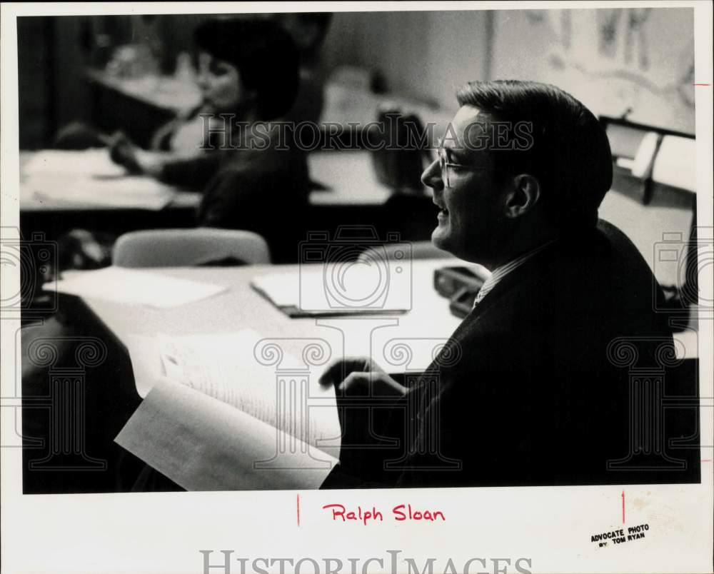 1984 Press Photo Ralph Sloan at Meeting - ctaa47142- Historic Images