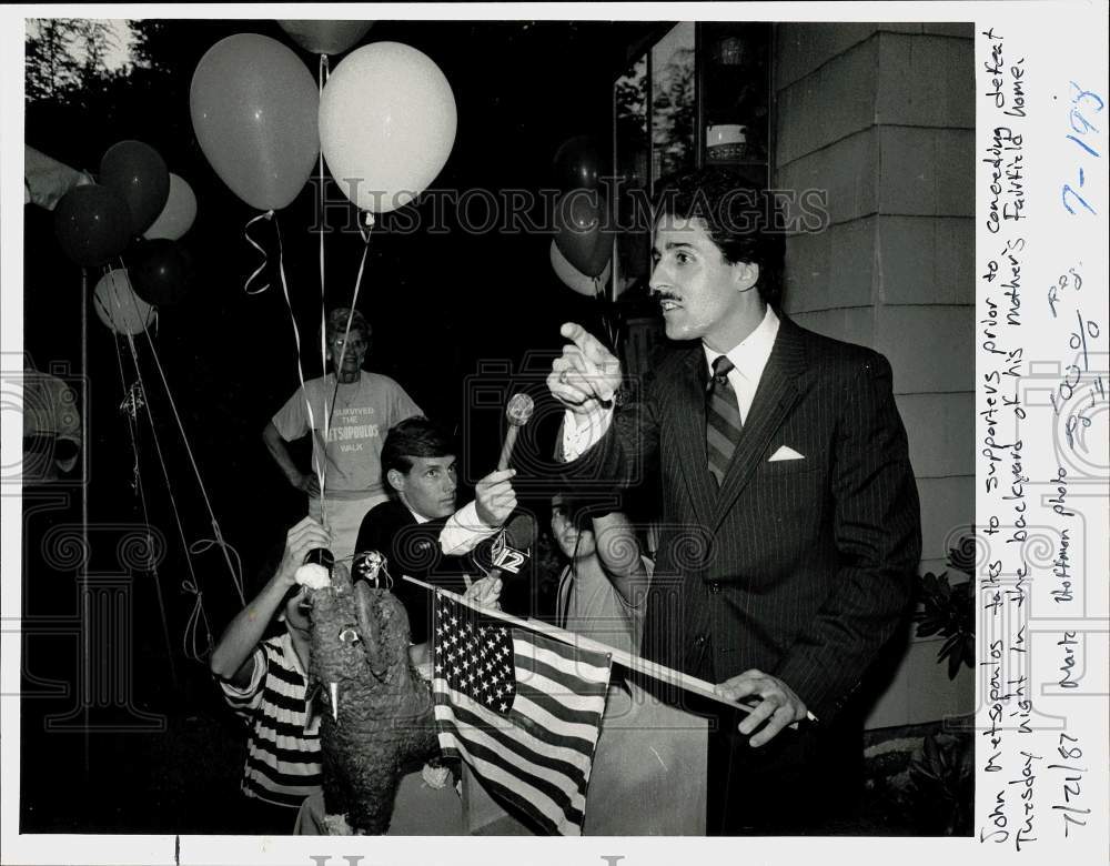 1987 Press Photo State Rep. John Metsopoulos talks to supporters in Fairfield- Historic Images