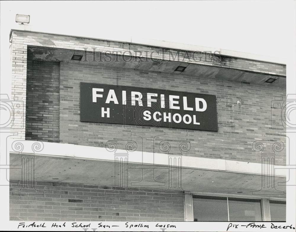 Press Photo Several letters fell off the sign at Fairfield High School- Historic Images