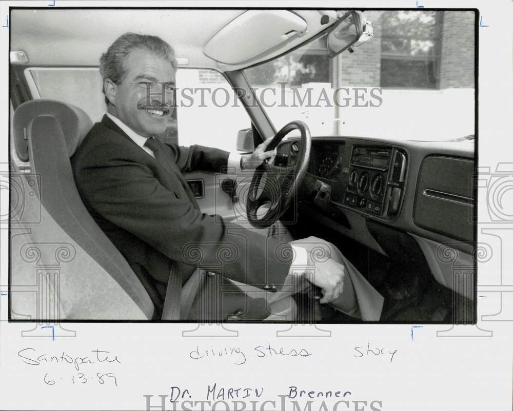 1989 Press Photo Dr. Martin Brenner smiles - ctca05637- Historic Images