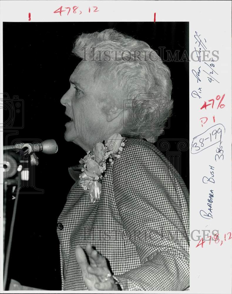 1982 Press Photo Mrs. Barbara Bush addresses crowd at conference - ctca06605- Historic Images