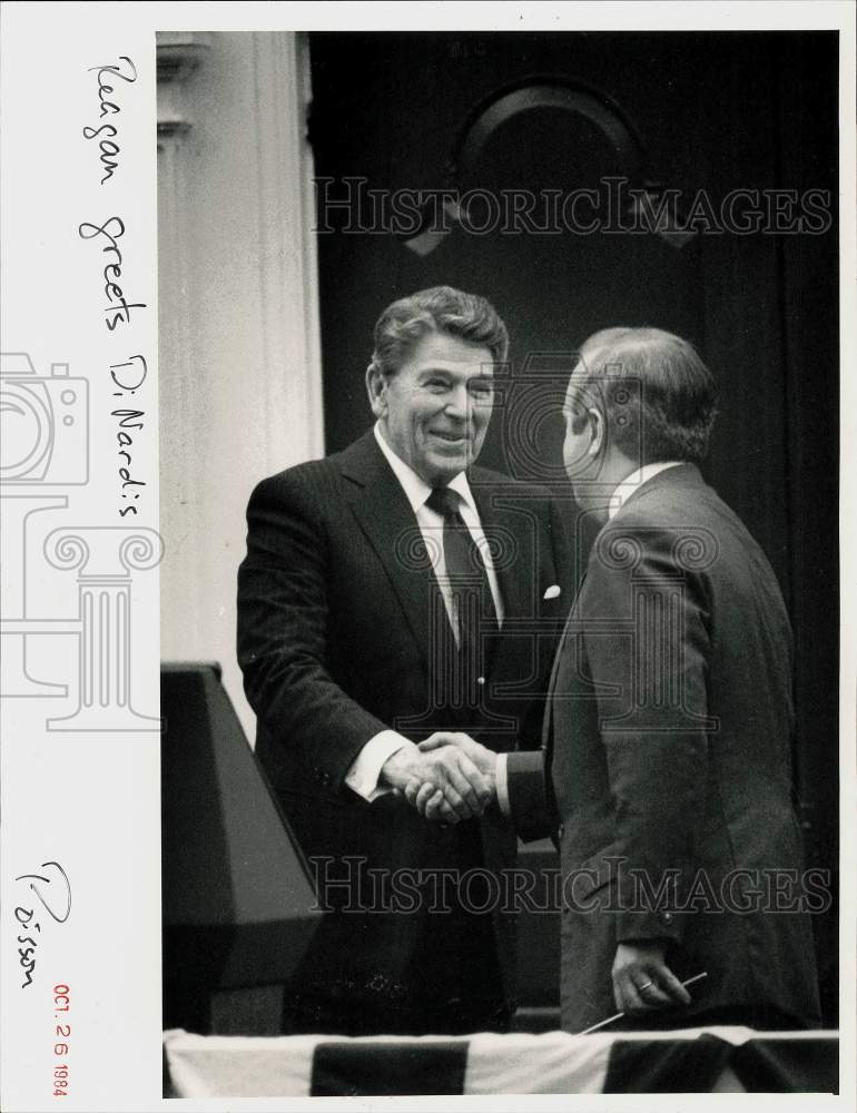 1984 Press Photo President Ronald Reagan shake hands with Mr. DiNardis- Historic Images