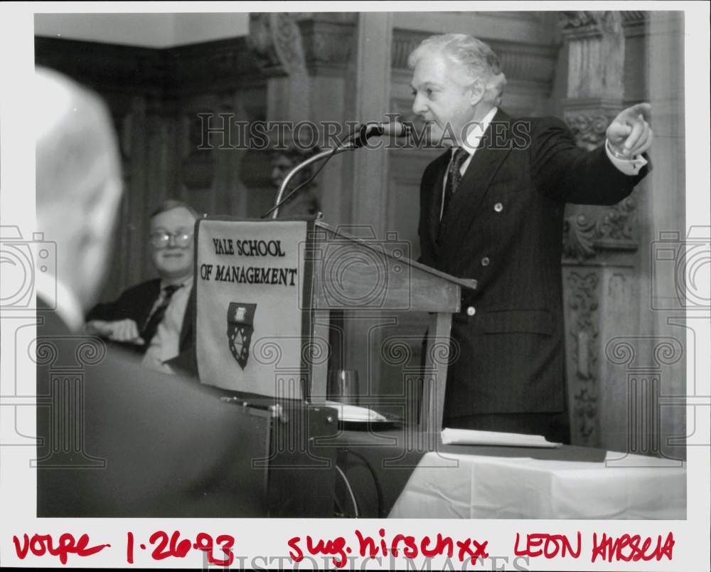 1993 Press Photo Leon Hirsch gives his speech at Yale School of Management- Historic Images