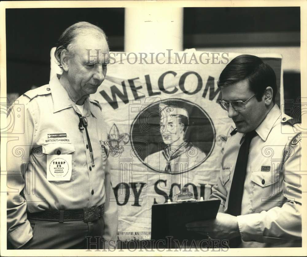 Press Photo Boy Scouts of America members flank a welcome banner, Greenwich- Historic Images