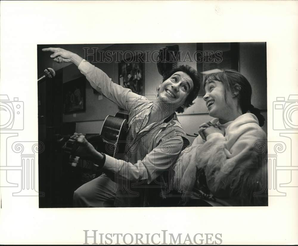 1993 Press Photo Felix Petre performs at Greenwich YWCA with Jessica Laube- Historic Images