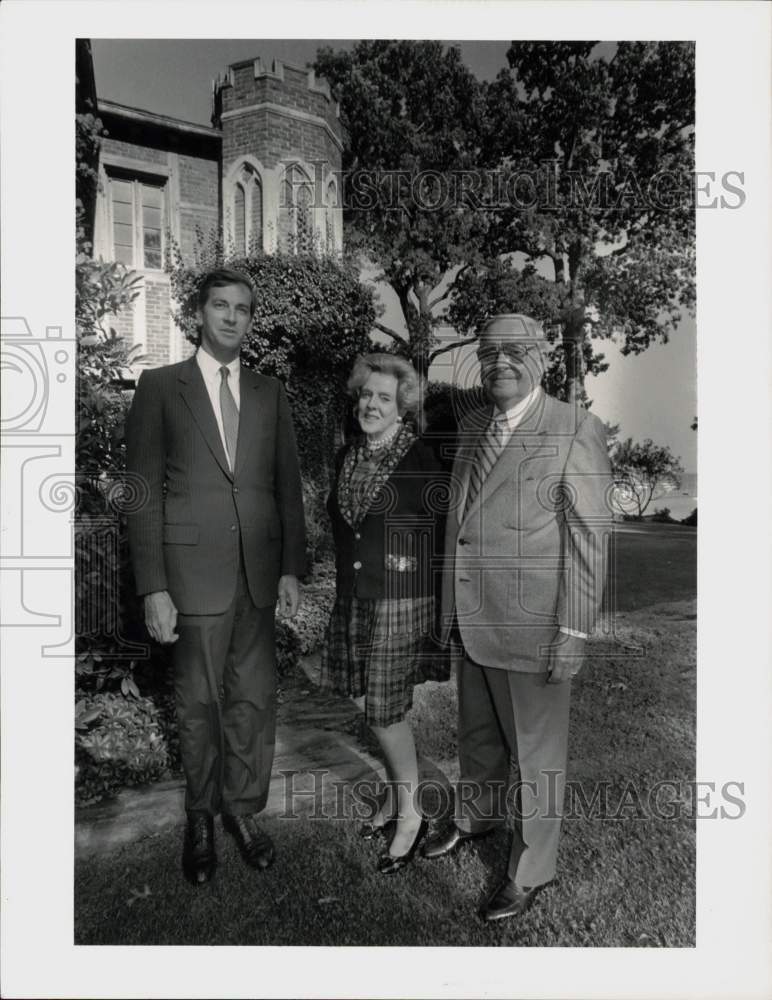 Press Photo Garrison Dupont Lickle poses with Pat and Fred Supper, Round Island- Historic Images