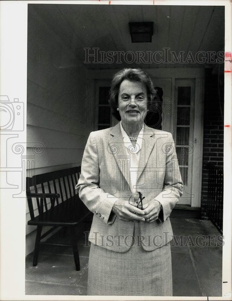 Press Photo Governor's Commission on Equity member Ruth Sinis in Riverside- Historic Images