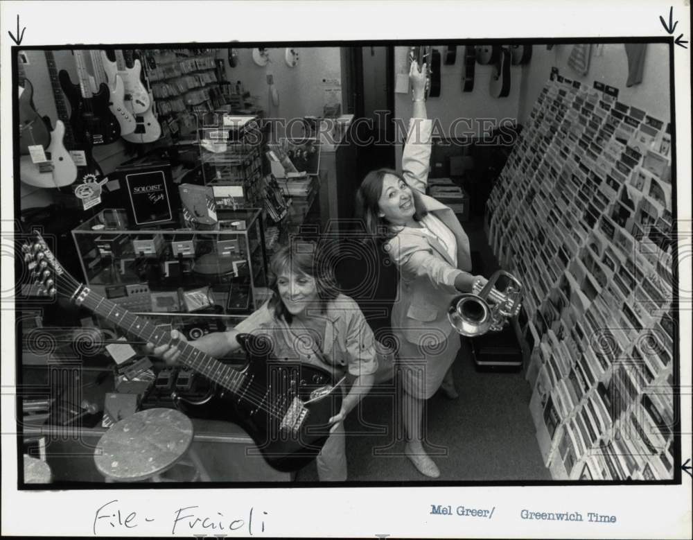 Press Photo Linda Smith, Charlene Bryant in their Greenwich Fraioli Music store- Historic Images