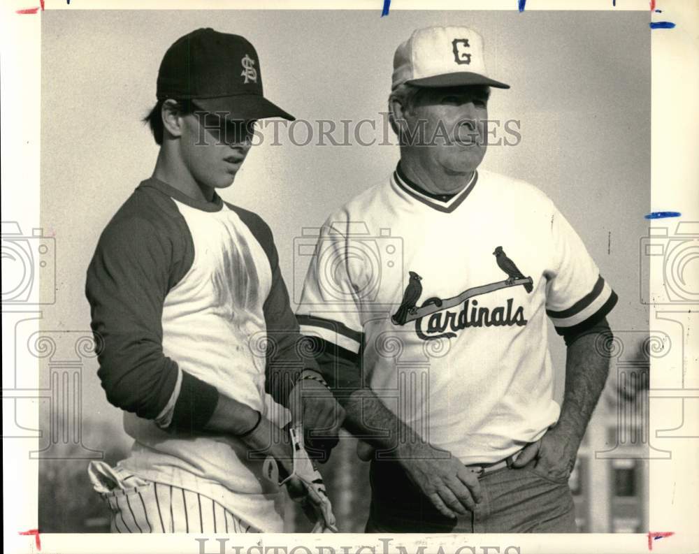 Press Photo Greenwich School baseball coach Tom Dineen talks to Scott Studwell- Historic Images