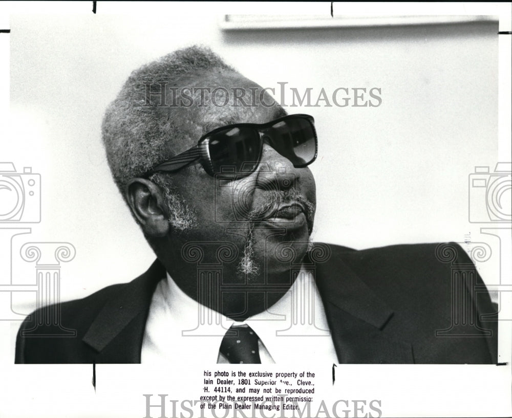 1988 Press Photo Richard Bazier,1st Runner Up For The NIB Blind Worker- Historic Images