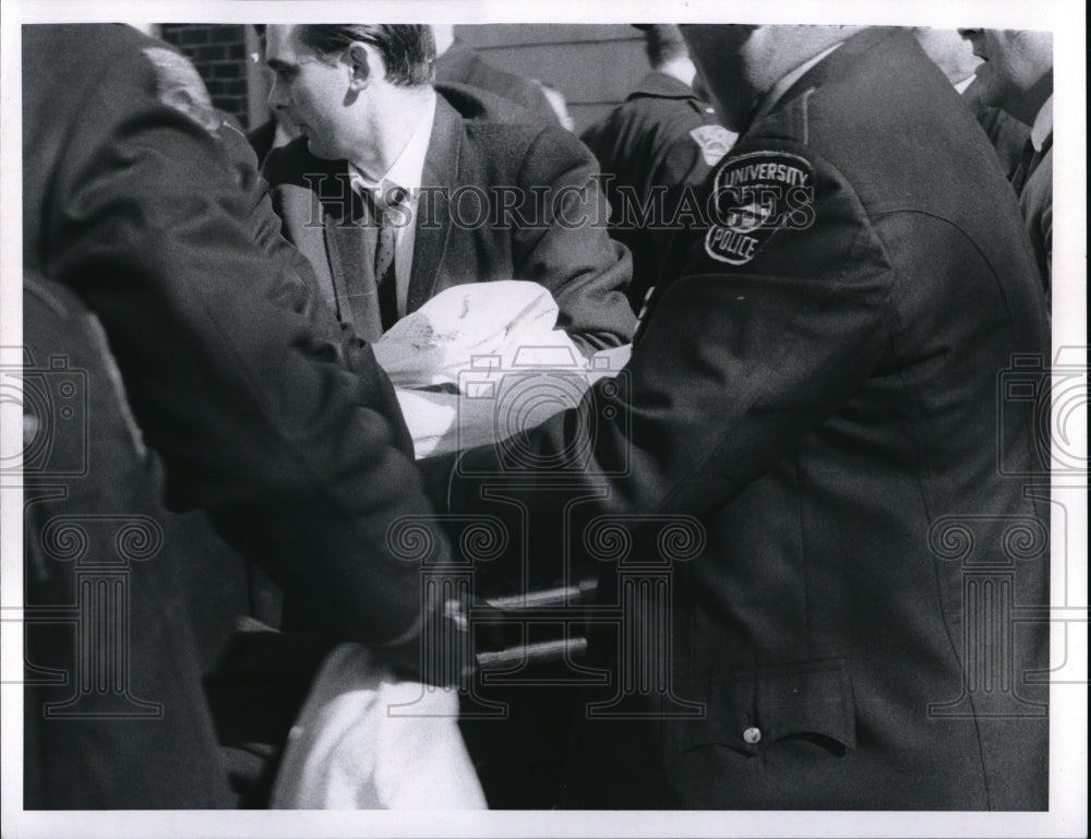 1967 Press Photo Body of Robert Batch Removed from Home - cva00837