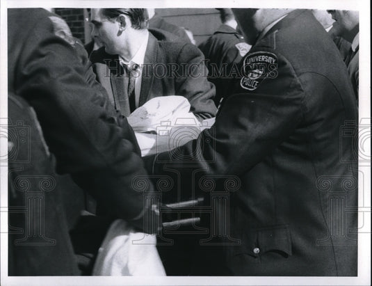 1967 Press Photo Body of Robert Batch Removed from Home - cva00837