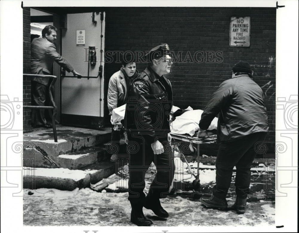 1988 Press Photo Patrolman thomas Bauhos 3rd district- Historic Images