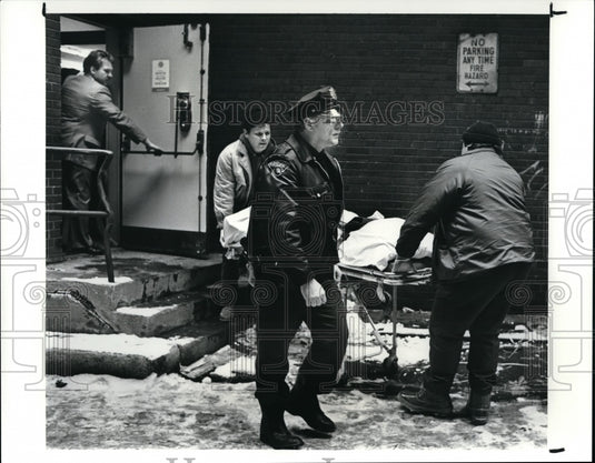 1988 Press Photo Patrolman thomas Bauhos 3rd district- Historic Images