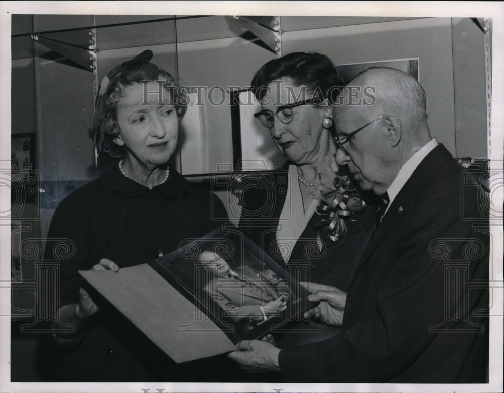 1960 Press Photo  Mrs Paul Bellamy, Alice E. Durkin, Alfred A. Benesch at School- Historic Images