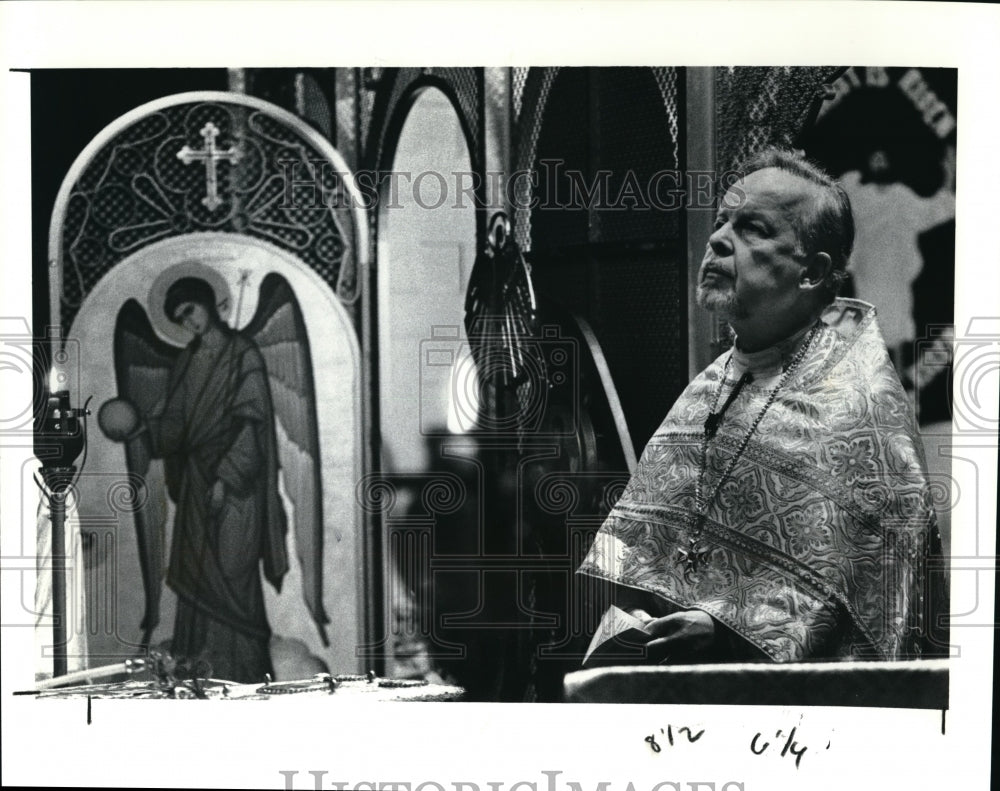 1991 Press Photo Rev. Vladimir Berzonsky during Easter Service- Historic Images