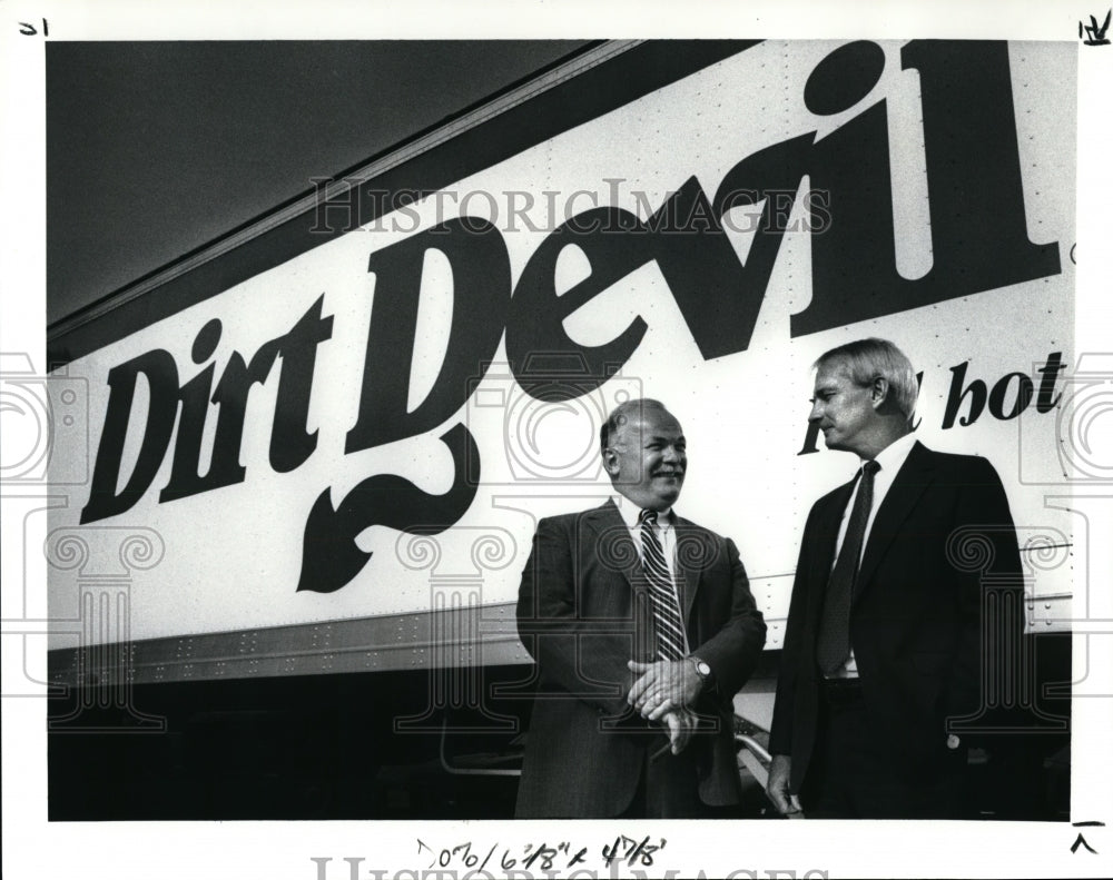 1989 Press Photo John Balch Pres of Royal and Doug Bannerman National City Bank- Historic Images