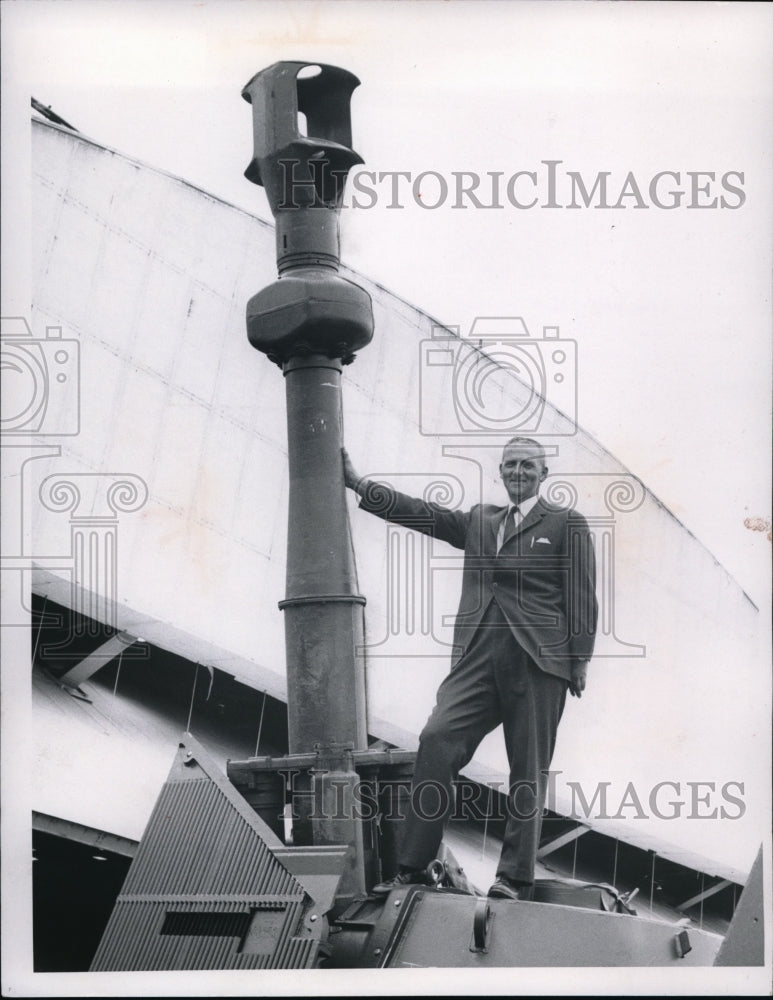 1967 Press Photo William C Bennett Jr. field engineer for allison divison GM- Historic Images