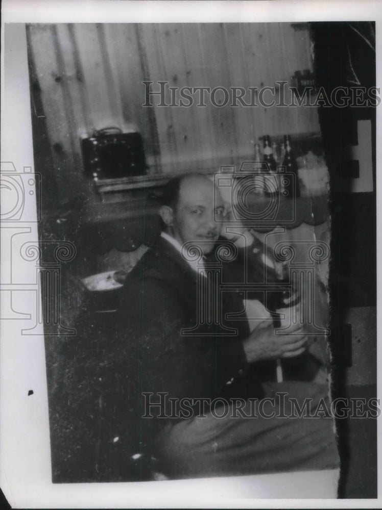1957 Press Photo Frank Amato holding a whiskey bottle- Historic Images