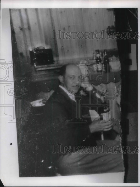1957 Press Photo Frank Amato holding a whiskey bottle- Historic Images