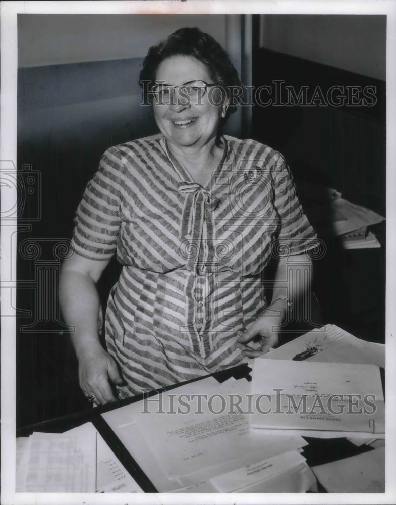 1955 Press Photo Georgia Andrews at her office. - Historic Images