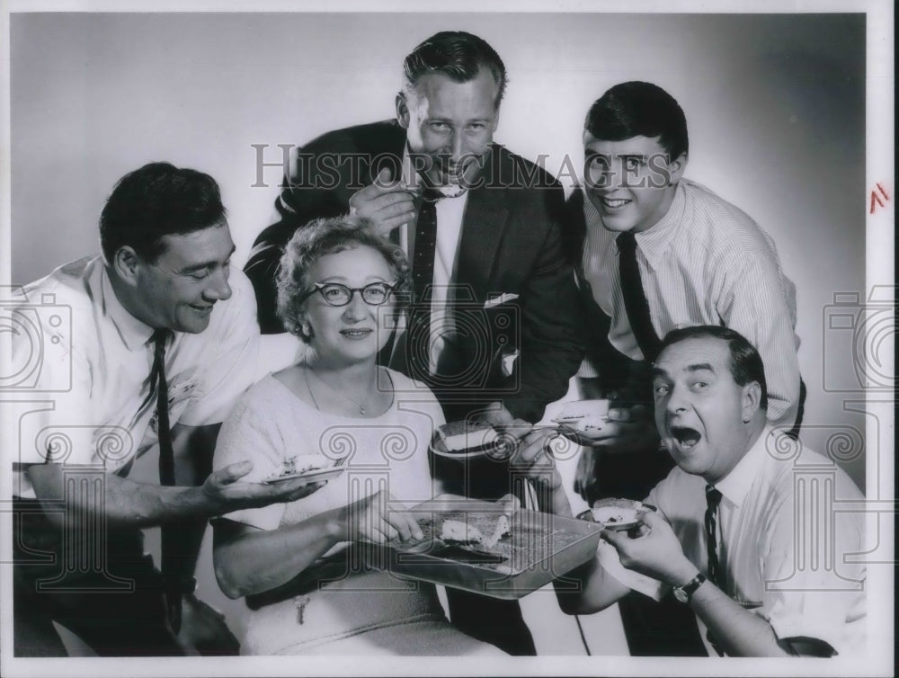 1965 Press Photo Florence Anthony with her desert and group of Photographers. - Historic Images