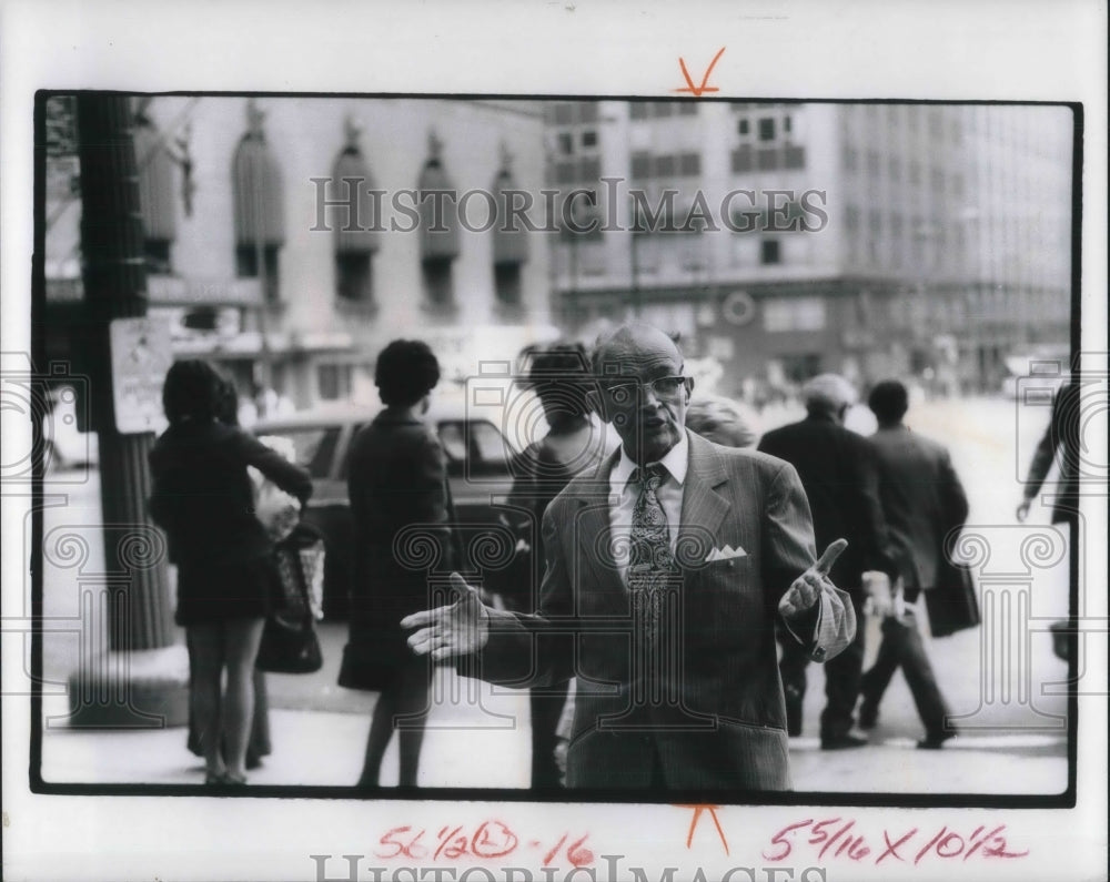 1975 Press Photo Fulton Baker Downtown street Preacher.- Historic Images