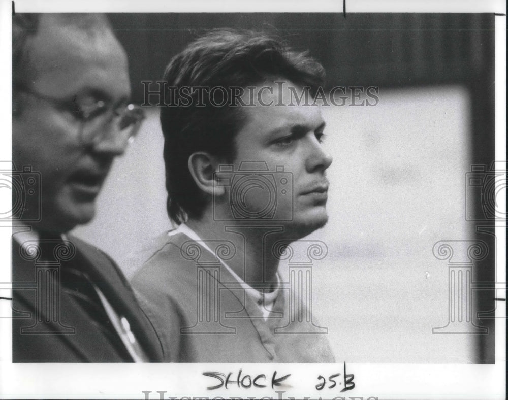 1990 Press Photo Robert Aschenbener at Probation hearing - Historic Images