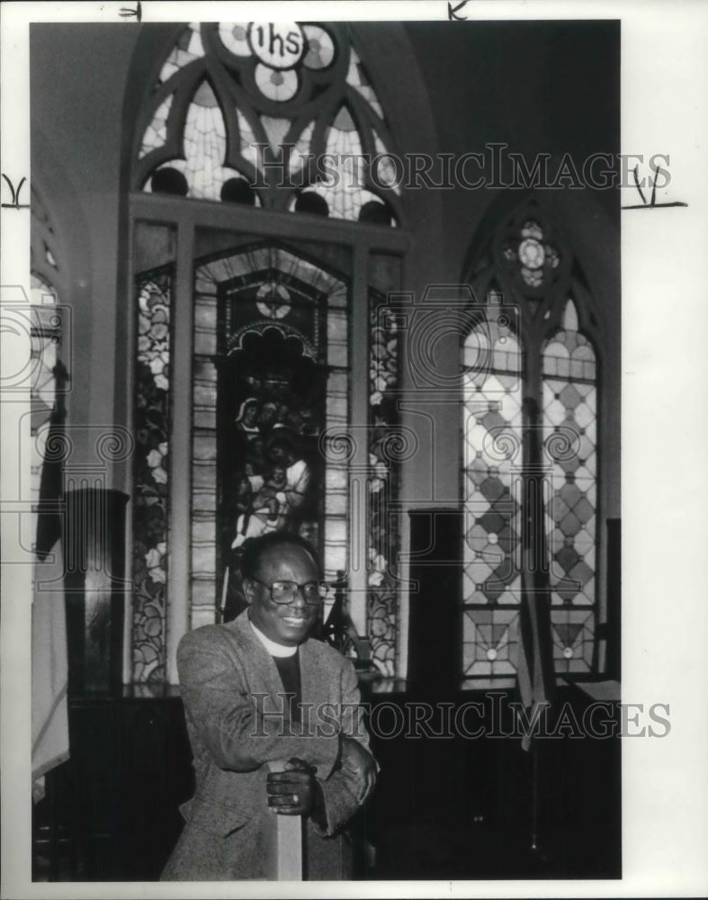 1984 Press Photo Rev. Samuel K. Akumoah past of Historic Community Minded Church- Historic Images