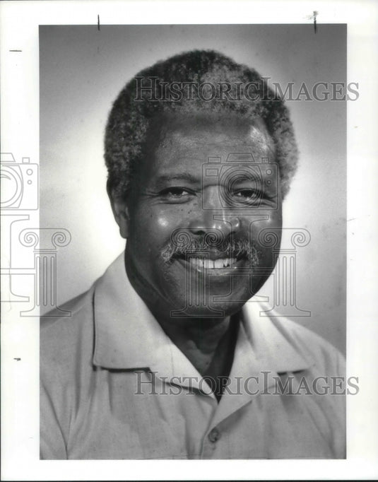 1986 Press Photo Samuel L.Adams Coach and Writing Editor.- Historic Images