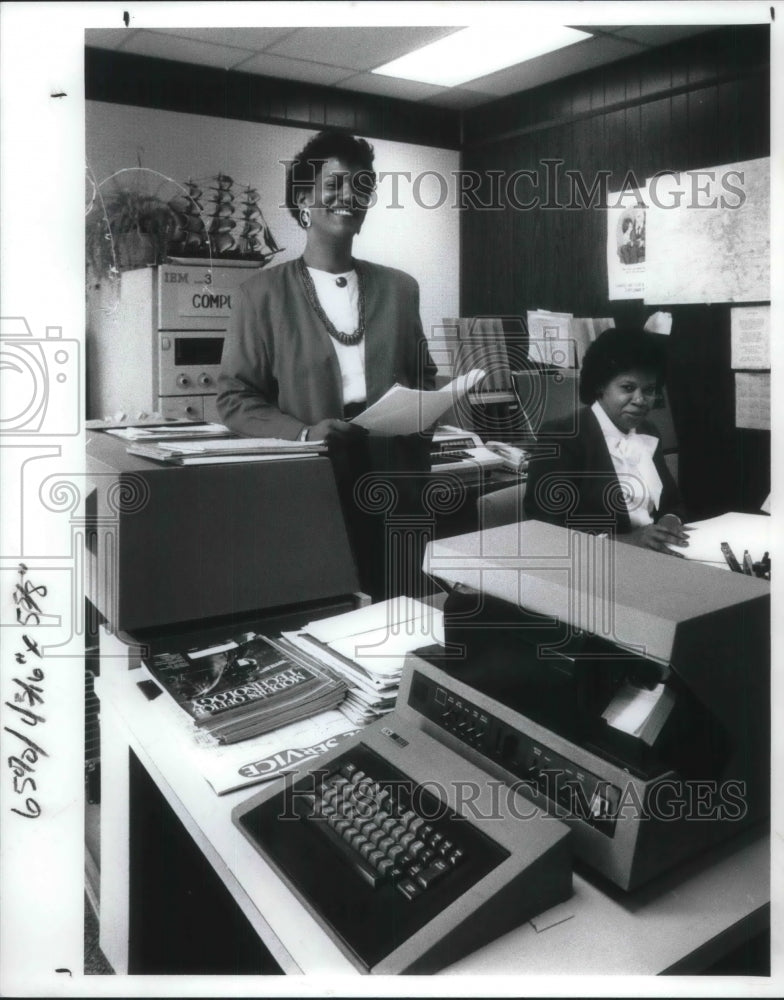 1989 Press Photo Vivian Ashburn chosen minority contractor of the year- Historic Images