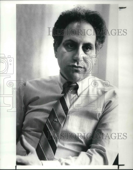 1988 Press Photo Gary Archdeacon, Realtor- Historic Images