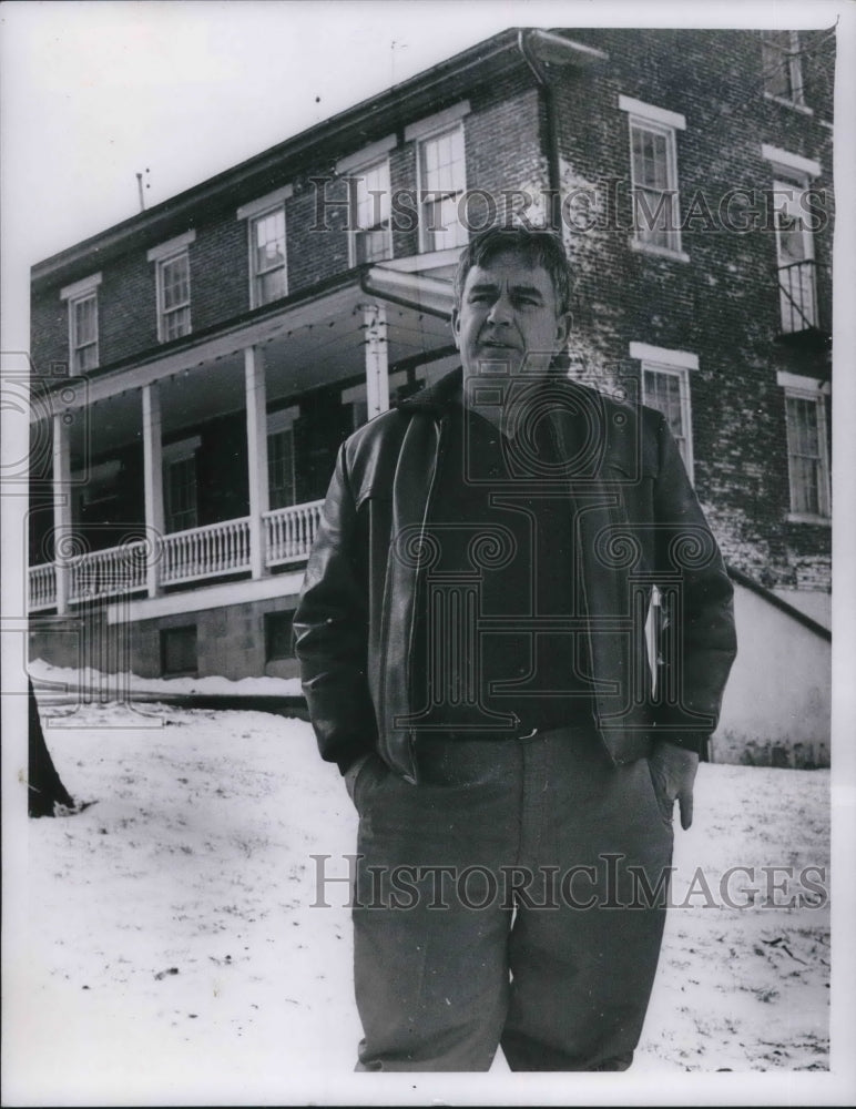 1969 Press Photo Robert W. Boyce at Columbiana Country Home- Historic Images