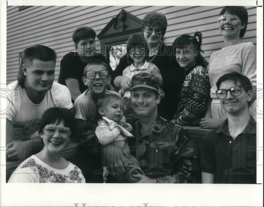 1990 Press Photo Dale Boerio and his family- Historic Images