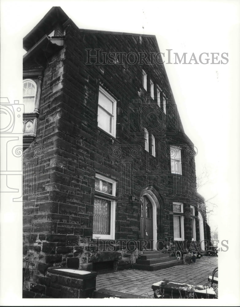 1990 Press Photo John Hartness Brown, brownstone mansion 2380 Overlord- Historic Images