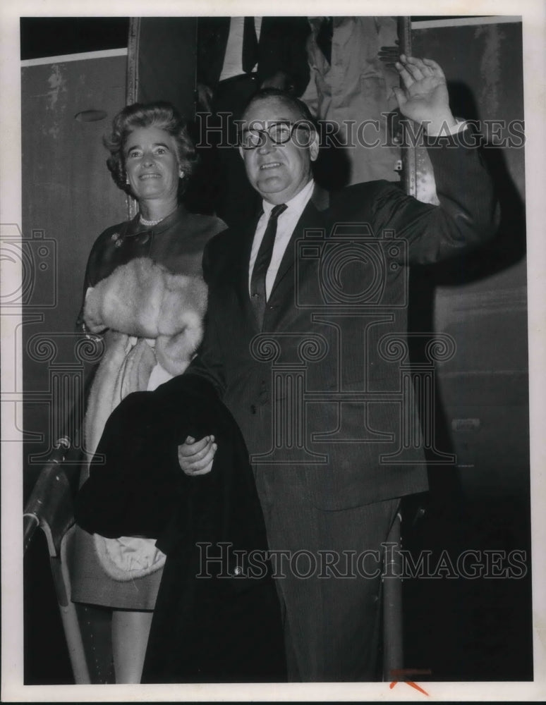 1964 Press Photo Governor and Mrs. Brown- Historic Images