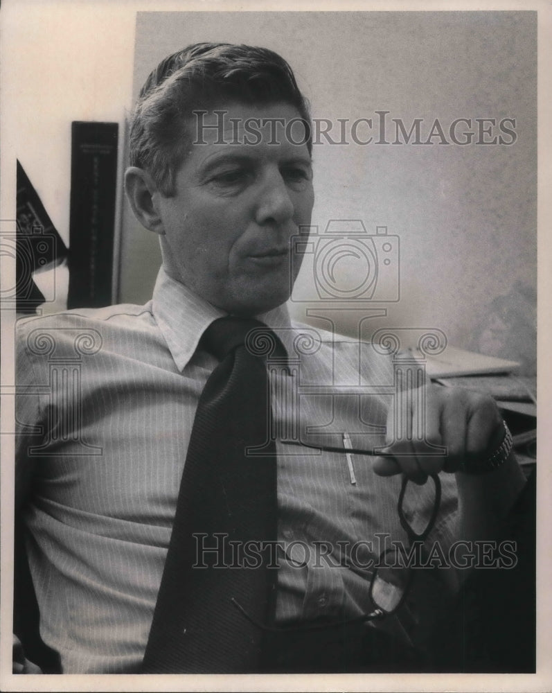 1971 Press Photo James J Bruss Director Kent State University News Service- Historic Images